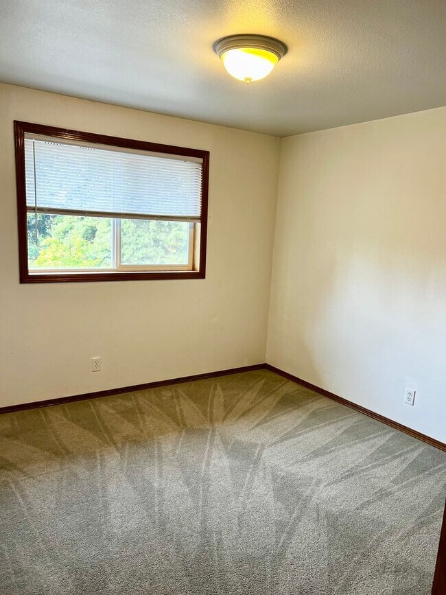 Building Photo - **** Application pending ****