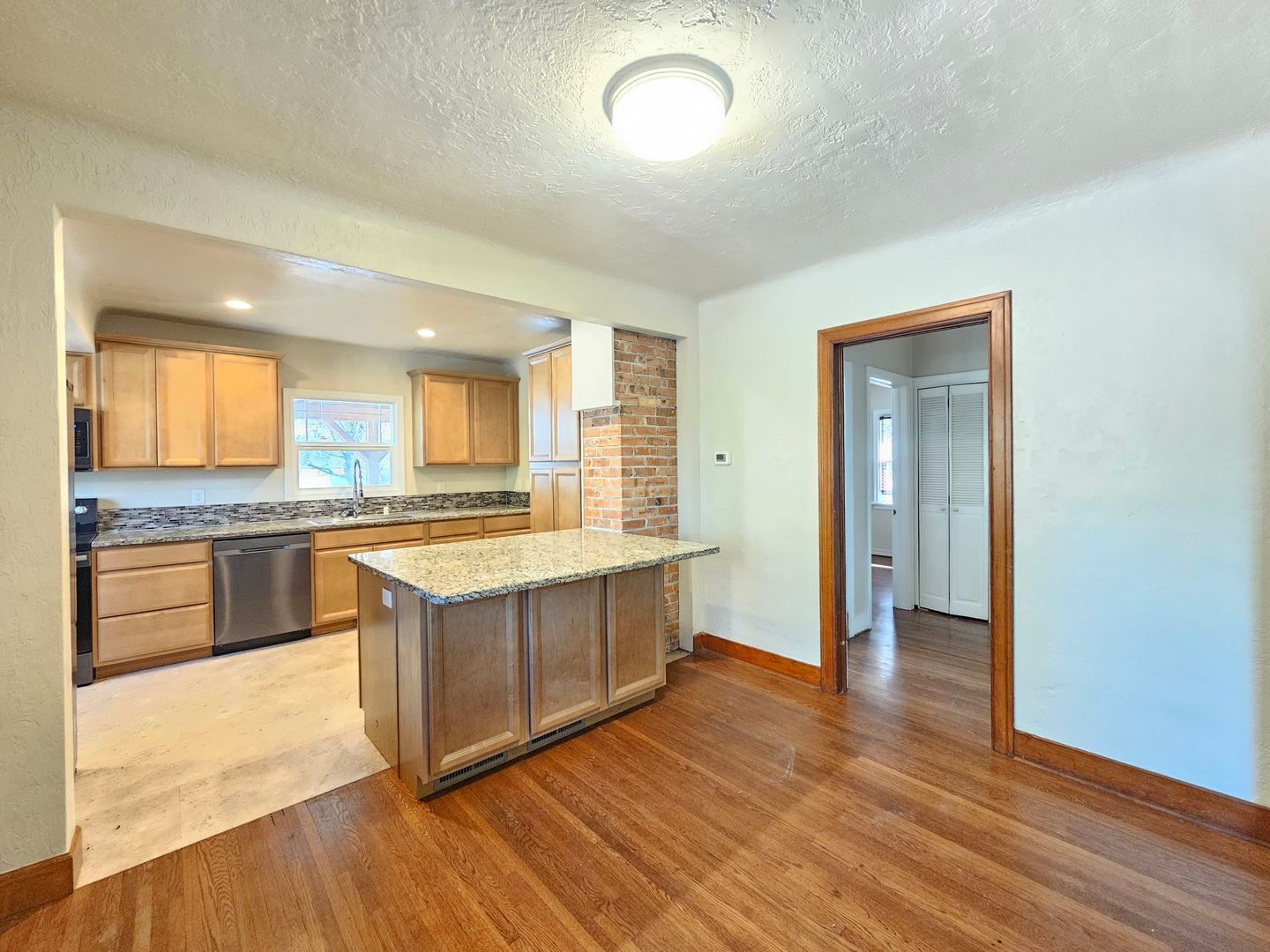 Building Photo - 1922 E 18th Ave