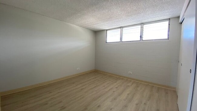 Building Photo - 1541 Dominis St