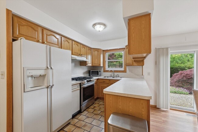 Building Photo - 25568 Kinyon St