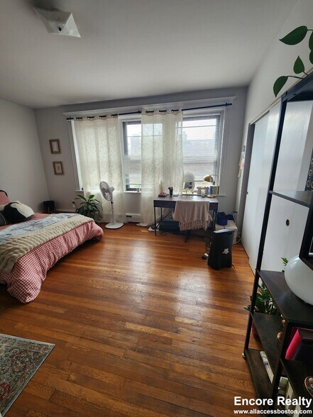 Building Photo - 17 Stearns Rd