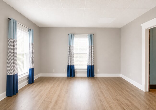 Building Photo - 2024 Westview Dr