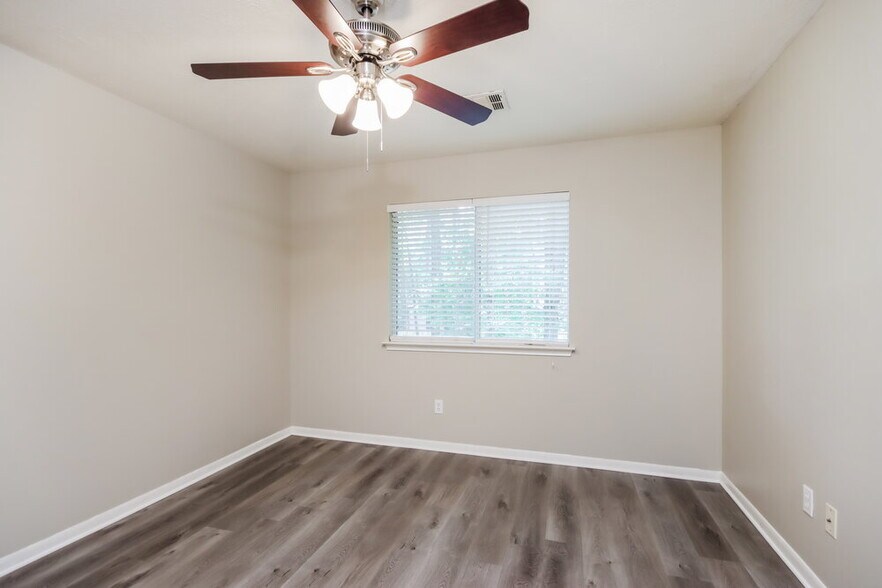 Building Photo - 403 Douglas Fir Dr