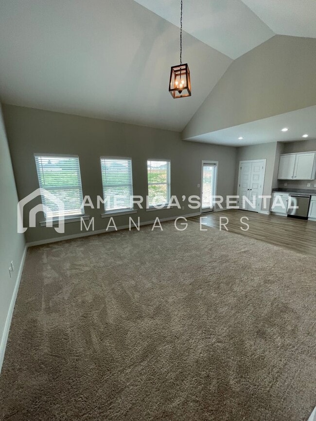Building Photo - Available Now!! PRICE REDUCTION*** SIGN A ...