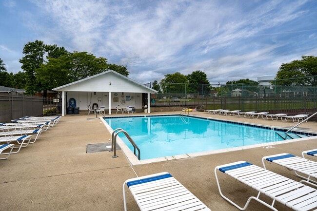 Building Photo - COME SEE THIS BEAUTY!