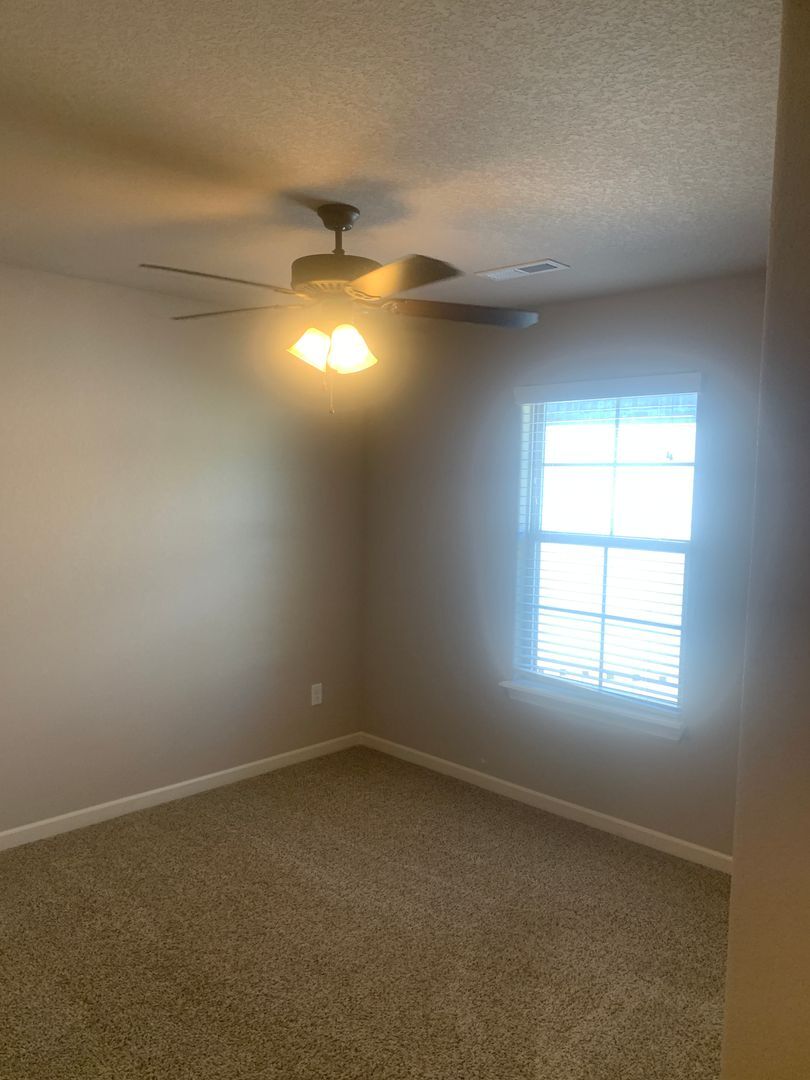 Building Photo - 1630 Abbey Ln