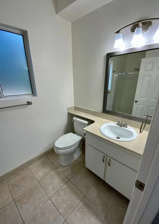 Building Photo - Fabulous Canyon Meadows Condo - Move-In Re...