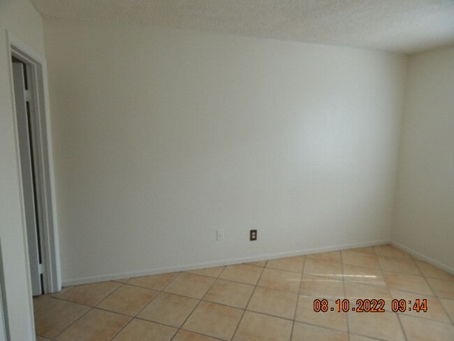 Building Photo - 2185 Exeter Dr