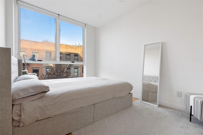 Building Photo - 310 W 114th St