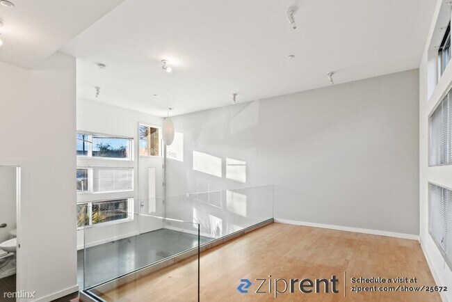 Building Photo - 2 br, 2 bath Townhome - 2910 Mandela Pkwy,...