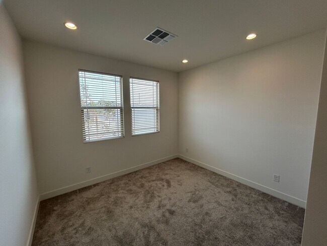 Building Photo - 11806 N Loma Linda St