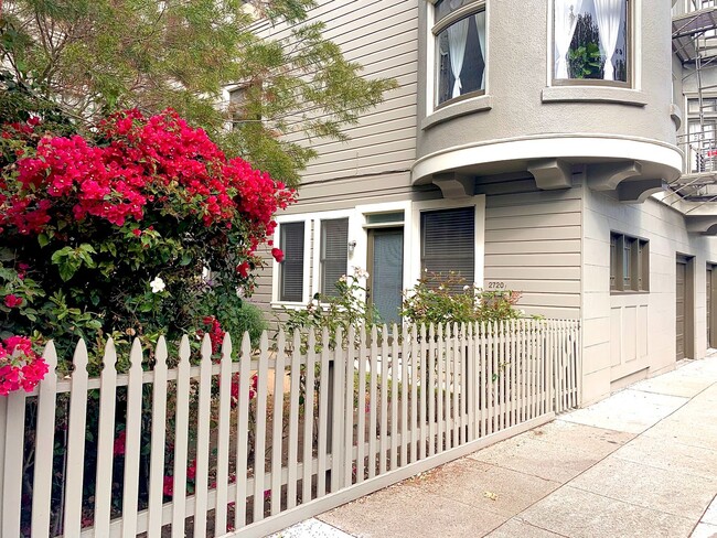 Building Photo - 2720 Sacramento St