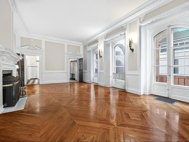 Building Photo - 93 Beacon St