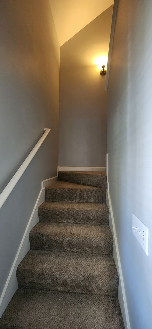 Building Photo - 4 Bedroom - Less than 2 miles from Swamp R...