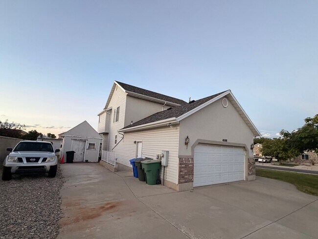 Building Photo - 4698 Colander Dr