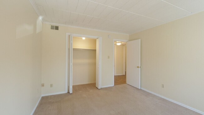 Building Photo - TRENT 559