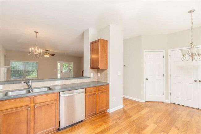 Building Photo - 860 Riverdance Dr NW