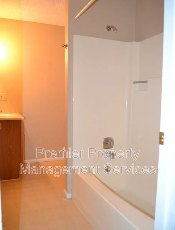 Building Photo - 10 Miners Pl