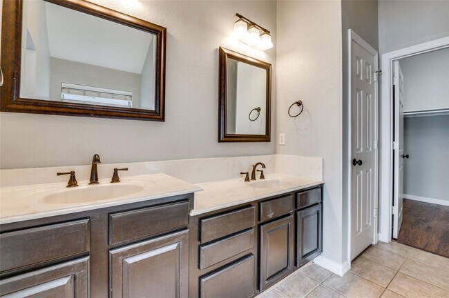 Building Photo - Amazing 3 Bed, 2 Bath Rental Available in ...