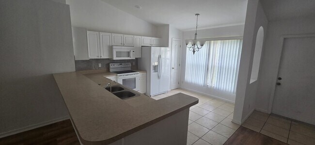 Building Photo - 816 Henry Ave