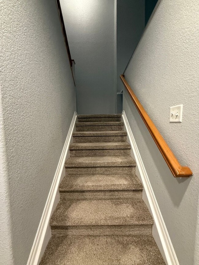 Building Photo - Bright and Modern 3-Bed, 2.5-Bath Townhous...