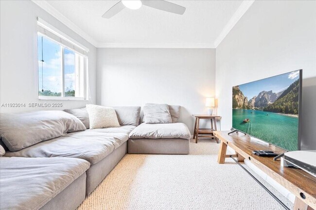 Building Photo - 920 Golden Cane Dr