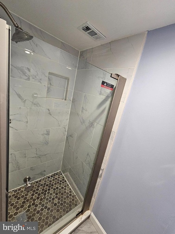 Building Photo - 6020 Regents Park Rd