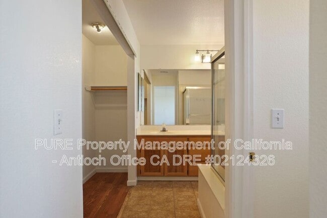 Building Photo - 2304 Yorkshire Ct