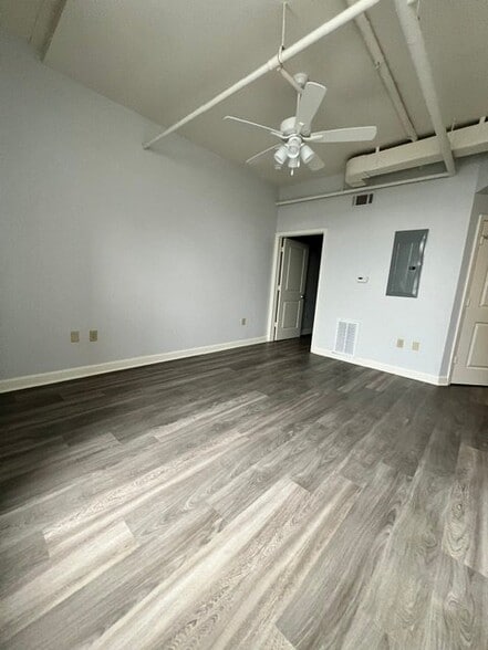 Building Photo - 1400 Cumberland St