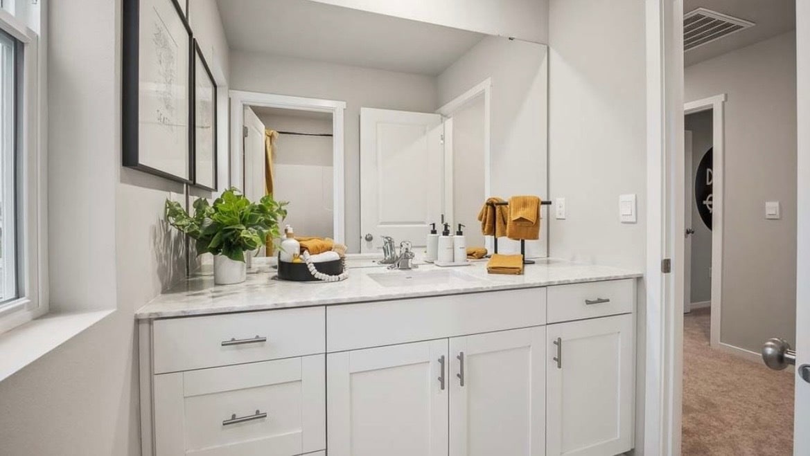 Building Photo - 219 17th Dr