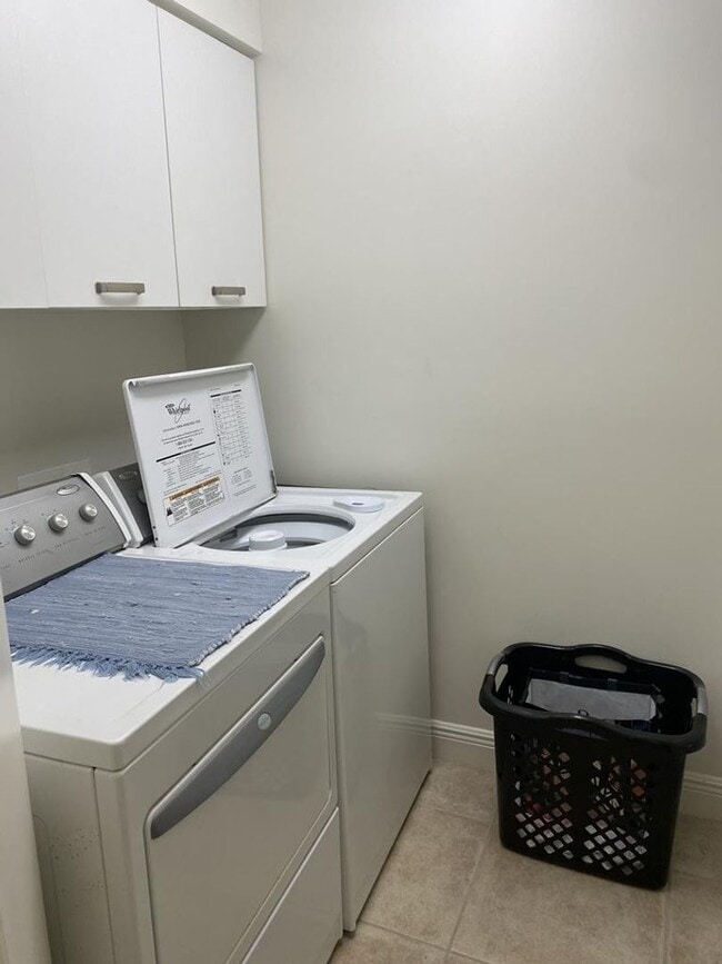 Building Photo - Esplanade