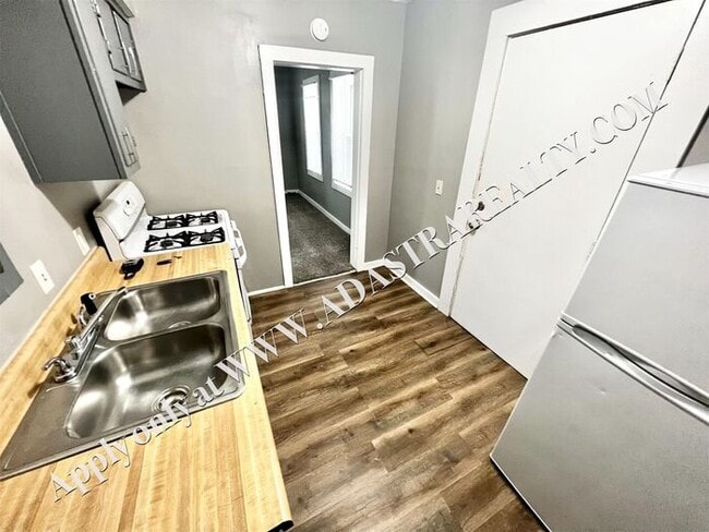 Building Photo - Cute and Affordable Olathe Apartment-Avail...