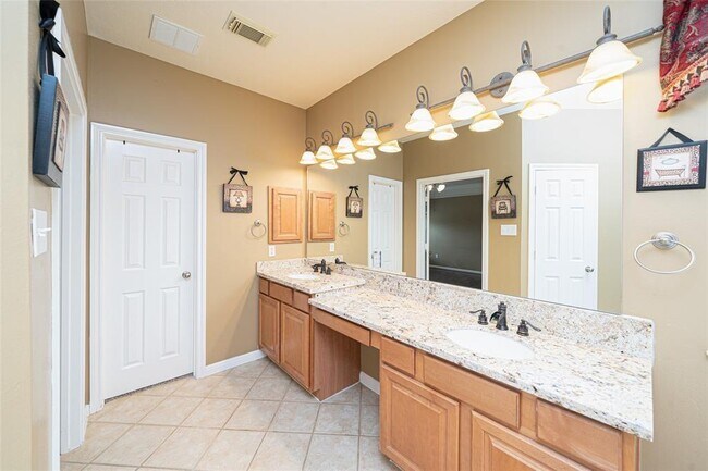 Building Photo - 14418 Chartley Falls Dr