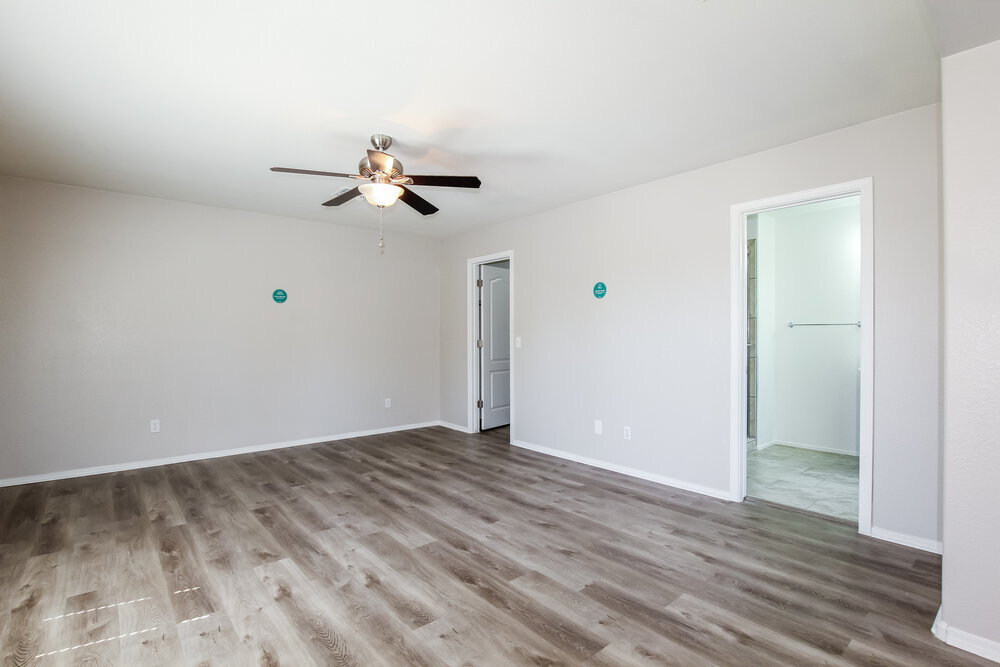 Building Photo - 18538 W Fairway Dr