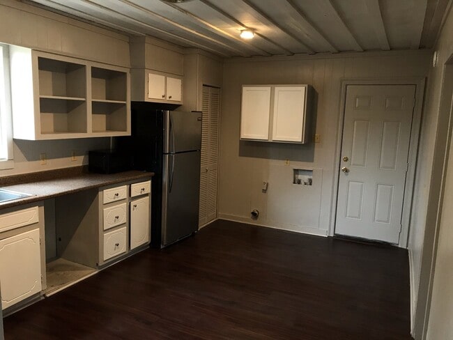 Building Photo - 3 Bedroom/1 bath home on corner lot with a large fenced back yard