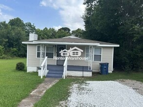 Building Photo - Charming 3 bedroom 1 bath home