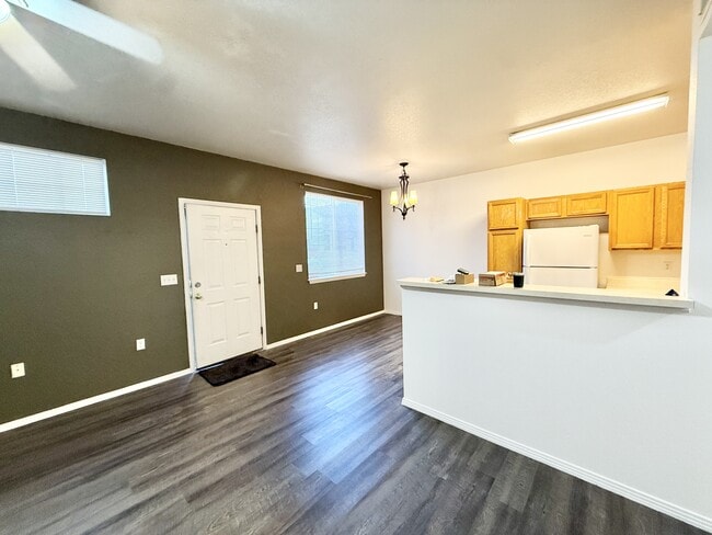 Building Photo - 3002 W Elizabeth St