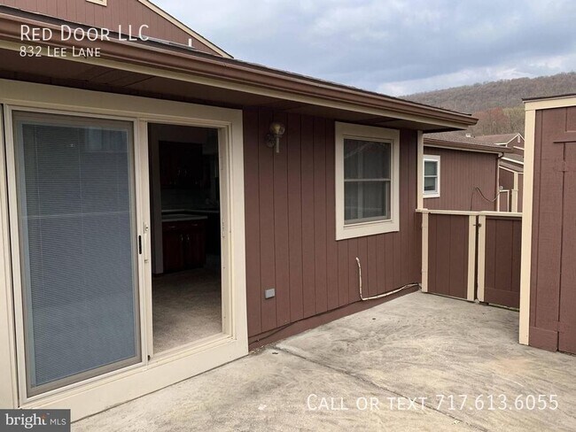 Building Photo - 832 Lee Ln