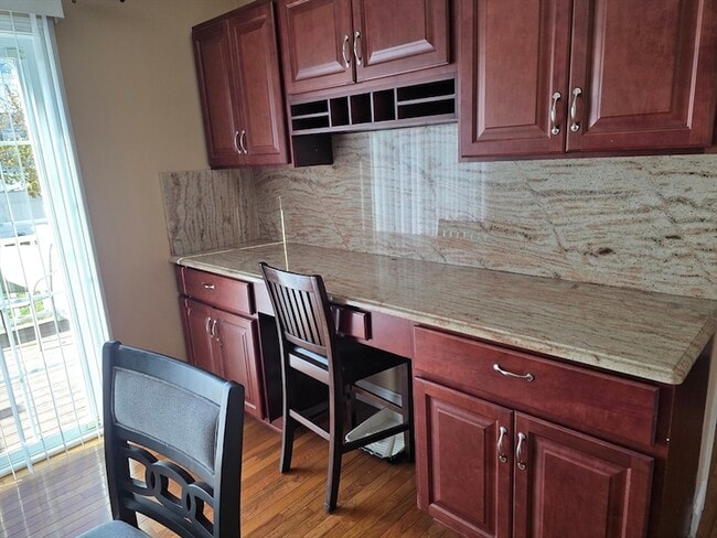 Building Photo - 176 Oak Grove Ave