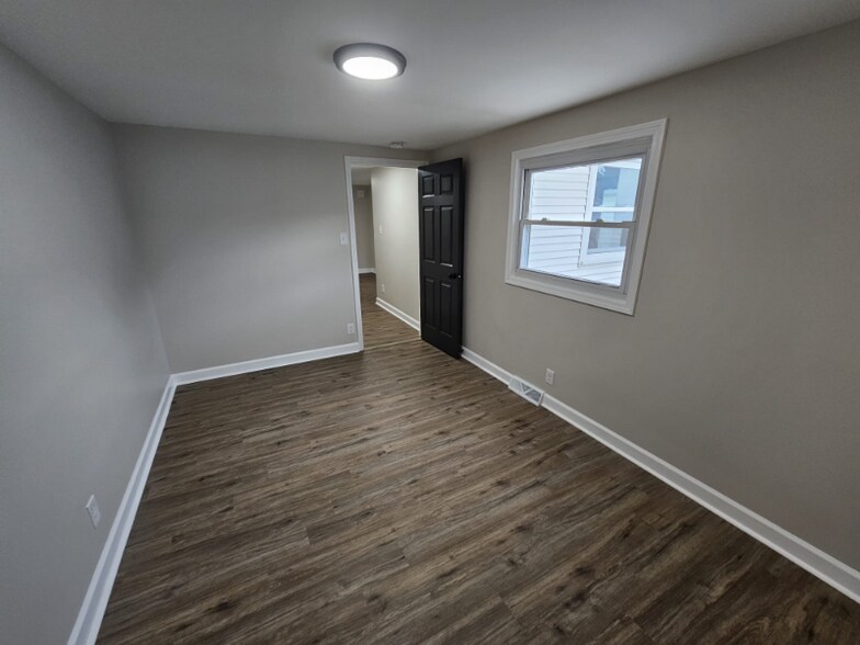 Building Photo - 15316 S Corbin St