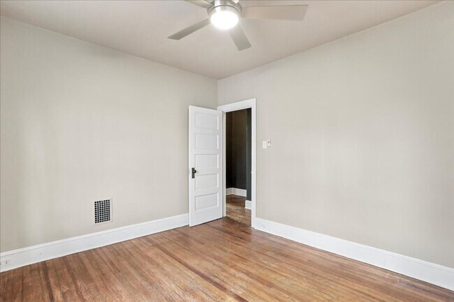 Building Photo - 1052 Edgar Ave