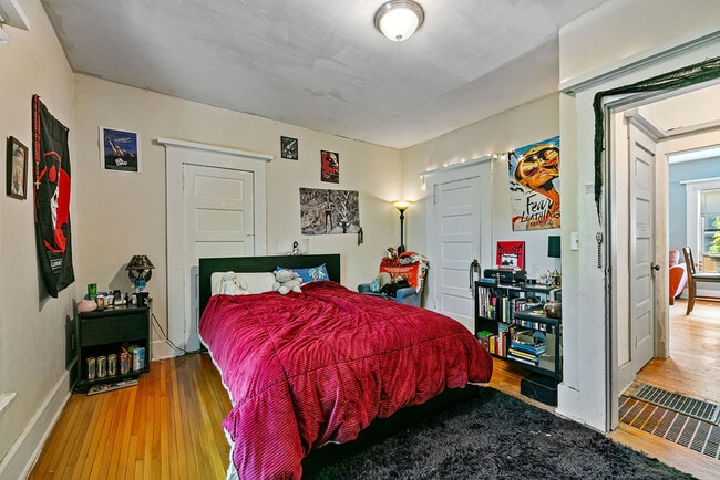 2nd bedroom - 520 5th Ave SE