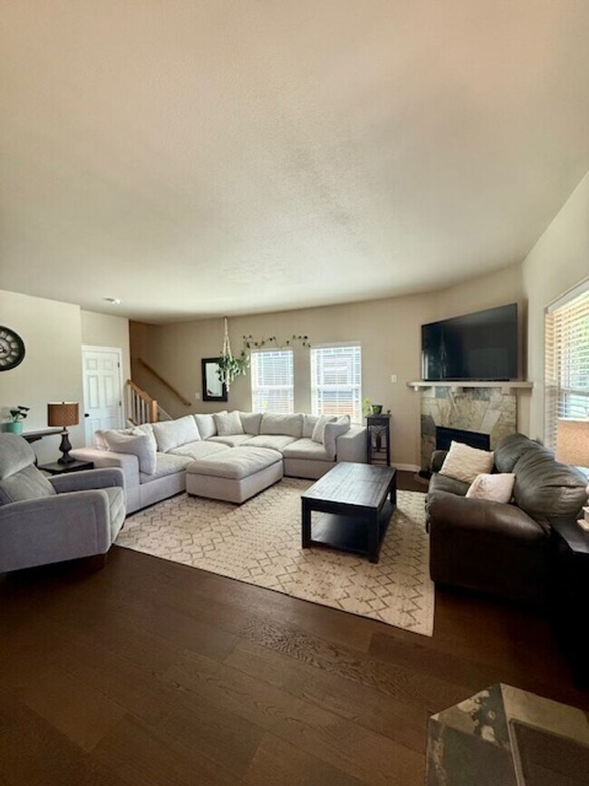 Building Photo - Spacious 3-Bedroom Home with Bonus Room in...