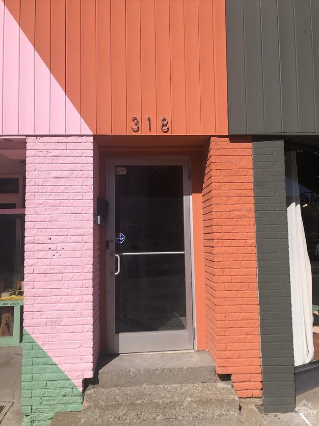 Building Photo - 318 Warren St