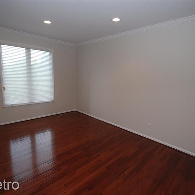 Building Photo - 5121 Parkgate Dr