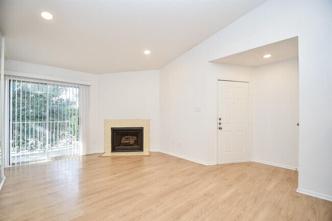 Building Photo - 11201 Lynbrook Dr