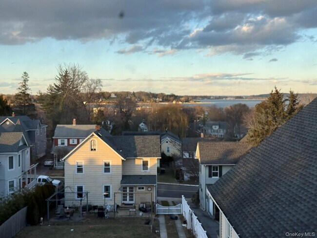 Building Photo - 64 Anstice St