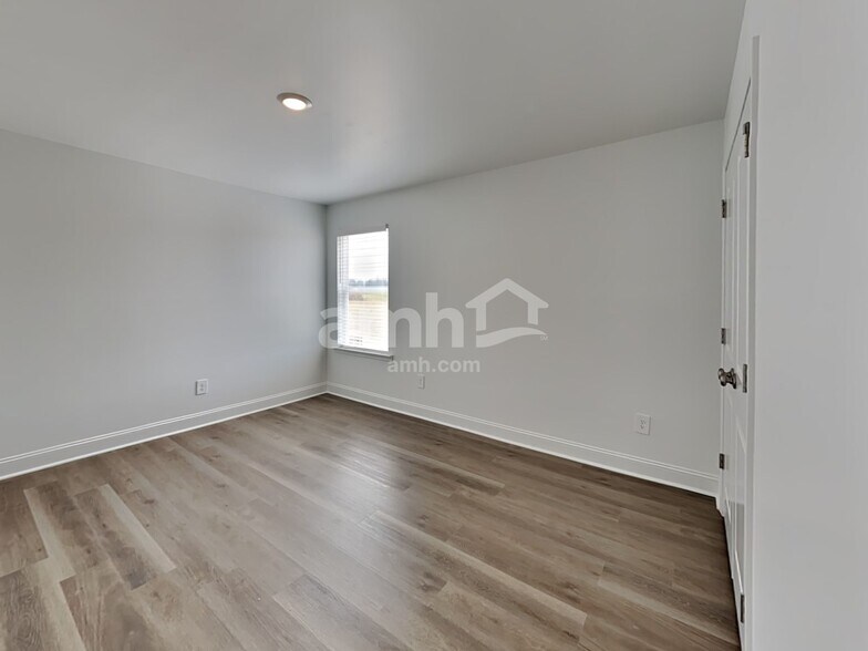 Building Photo - 116 Punderson Dr