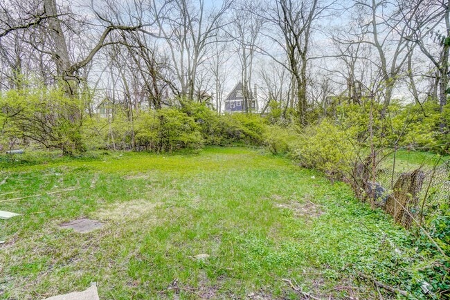 Building Photo - Three Bedroom in Cincinnati!