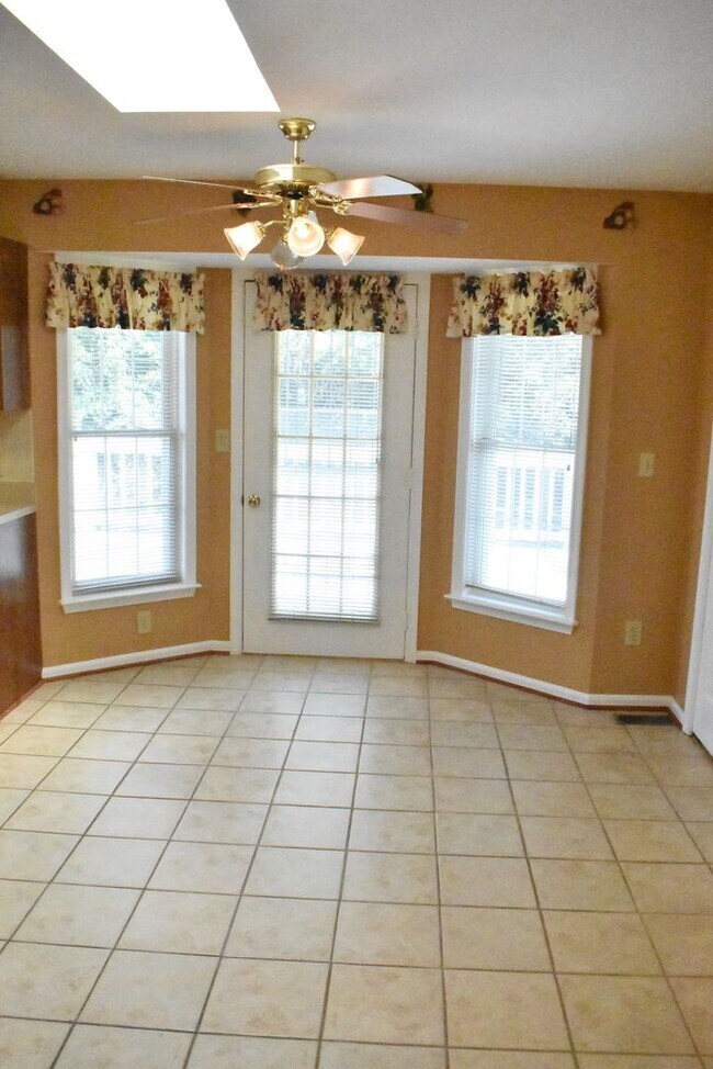 Building Photo - A Great South Stafford Location!